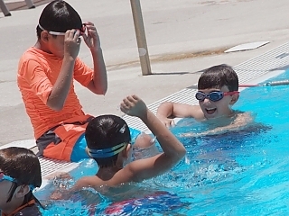  Group-Swimming-Activity